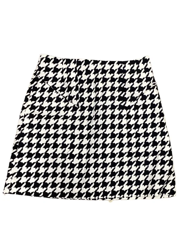 Skirt Mini & Short By H&m  Size: 6